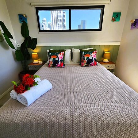 Broadbeach, Stylish Apartment Close To Everything Gold Coast Eksteriør billede