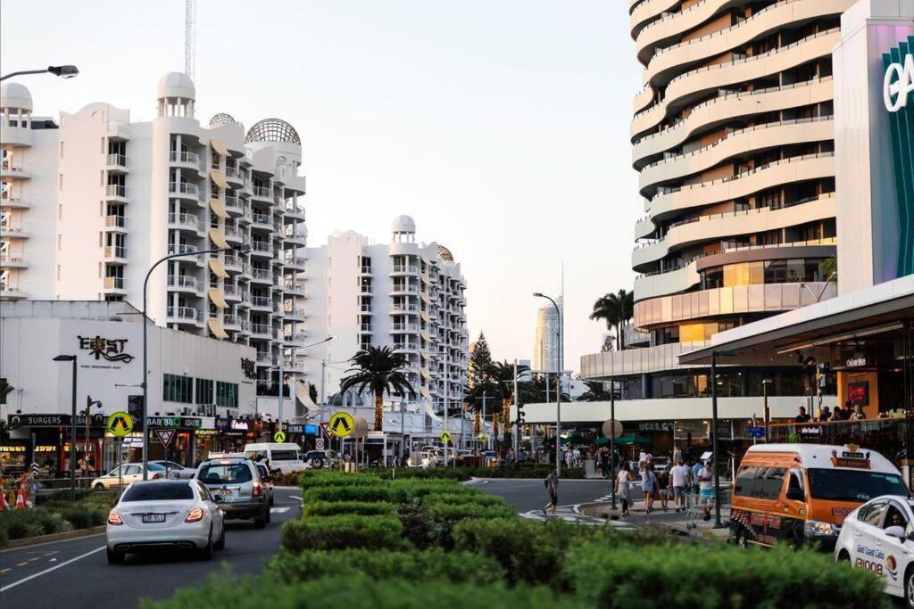 Broadbeach, Stylish Apartment Close To Everything Gold Coast Eksteriør billede