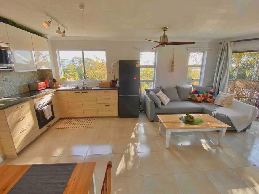 Broadbeach, Stylish Apartment Close To Everything Gold Coast Eksteriør billede